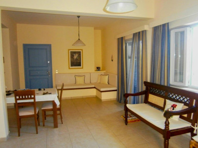 Lefkas_Town Apartment_03.jpg